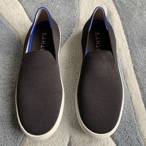 Black Rothy’s sneakers size 6.5